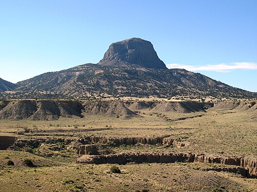 カベゾンピークは、ニューメキシコ州カベゾンの「ゴーストタウン」の近くにある火山の岩栓です。