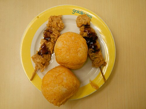 ジャワライス添えの串焼きバーベキューチキン