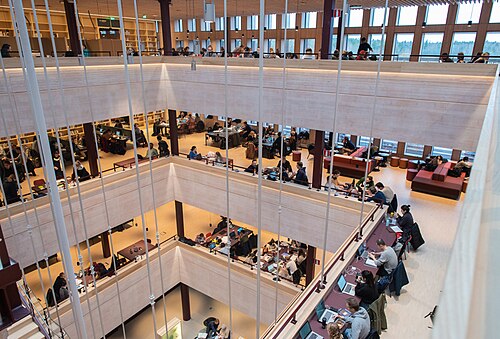 Campus Valla の Studenthuset 内の学習エリア。