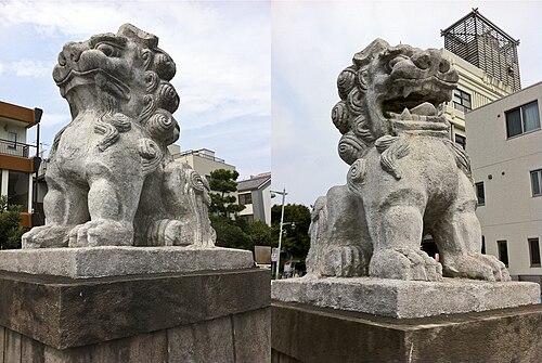 狛犬のペア。「あ」が右、「ウン」が左。