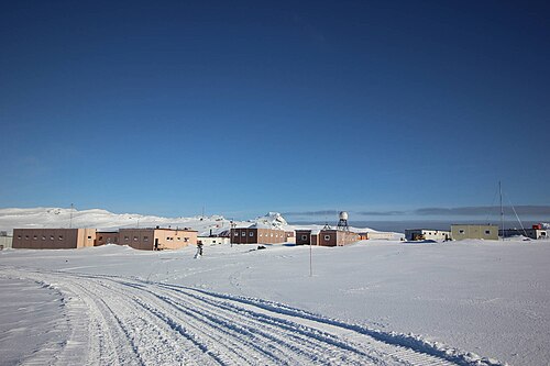 冬のベリングスハウゼン基地