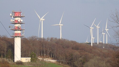 ロモンの風力発電所は、フランシュ＝コンテ地方を東から西に貫くロモン山脈の高ドゥー山脈の端にあります。