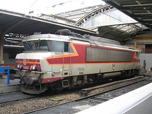 TEE Grand Confort livreeの機関車BB 15000