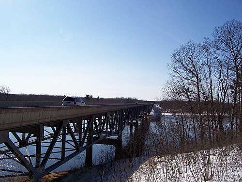 ウィスコンシン川にかかる国道82号線の橋