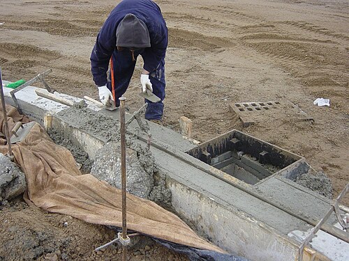 集水桝での手作業による成形