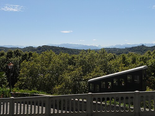 Funiculaire de Pau and a view of the Pyrénées