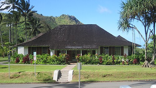Auloa Rdの向かい側。
