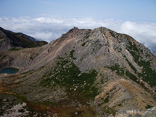 御前峰から見た剣ヶ峰