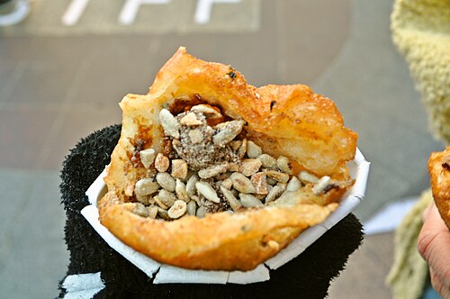 ホットク（韓国のパンケーキの一種）に食用種子、砂糖、シナモンが入っています