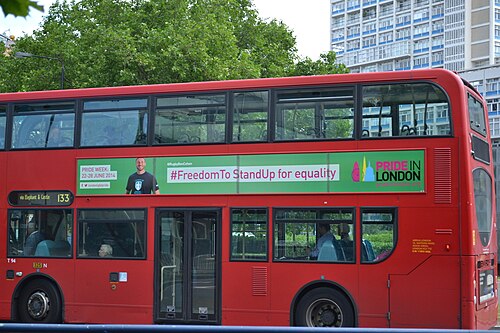 ロンドンバスの側面に描かれた FreedomTo キャンペーン (ベン・コーエン氏の写真)