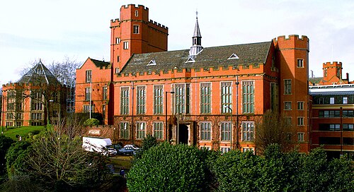 赤レンガの大学ビル