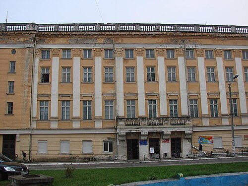 ポーランド人が建設したオイラーズ文化宮殿、2009年