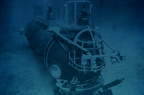 1972 年の水中のアルミ飛行士 (NOAA/NURP)