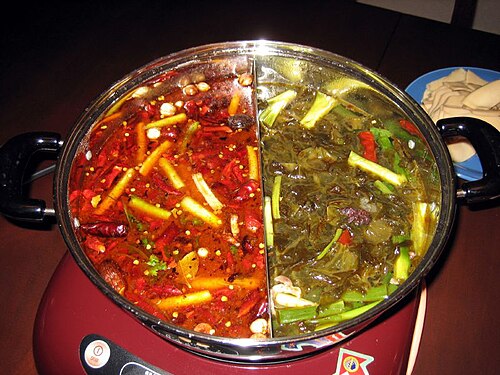 四川料理 ― 成都風の火鍋。