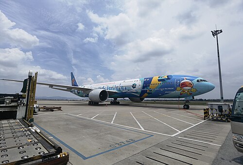 ワールドスキルズ塗装のボーイング 777-300ER (B-2007)