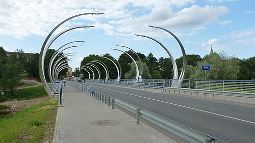 ガウヤ川にかかる橋