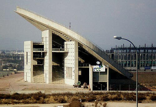 2012 年 3 月の再建前のラ ペイネタの外観