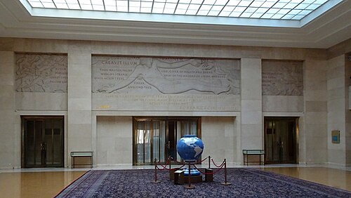総会ホールのホワイエ