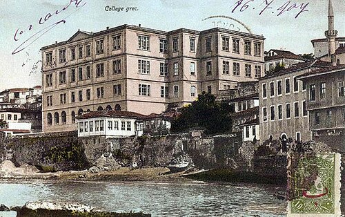 沿岸都市にある高層ビル。