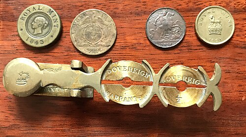 スロット付き金属バランス