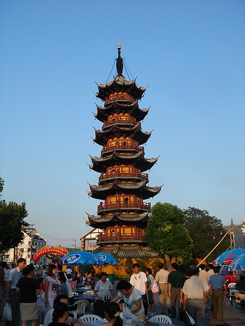 龍華塔、977年に建立