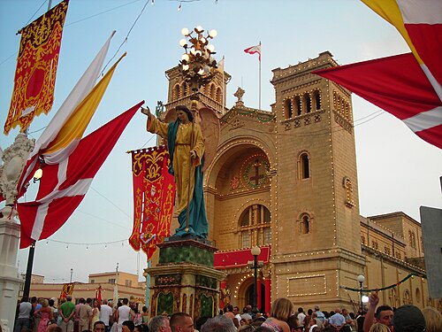 鎖につながれた聖ペテロの祝祭期間中のビルゼブージャ。