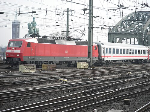 120 134がケルン中央駅に到着