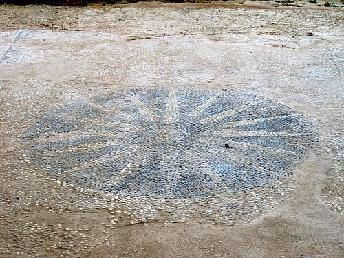 ヴェルギナの太陽を描いたモザイク、ティタナ遺跡