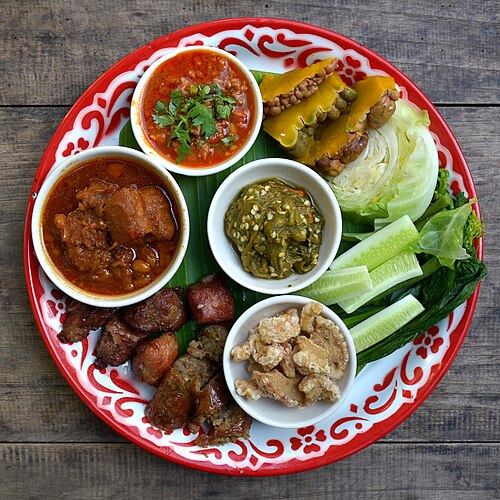タイ北部料理（ランナー料理）の前菜の試食