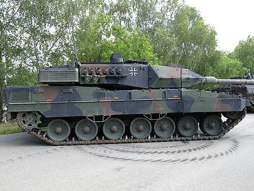 レオパルト2主力戦車の砲塔に付けられた鉄十字章