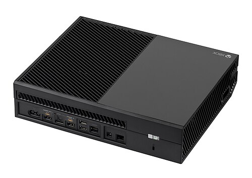 コンソールの背面には、HDMI入力などのポートが備わっている。