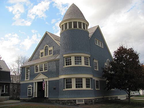 会衆派教会（1892）、48 Pleasant St、Ludlow、VT