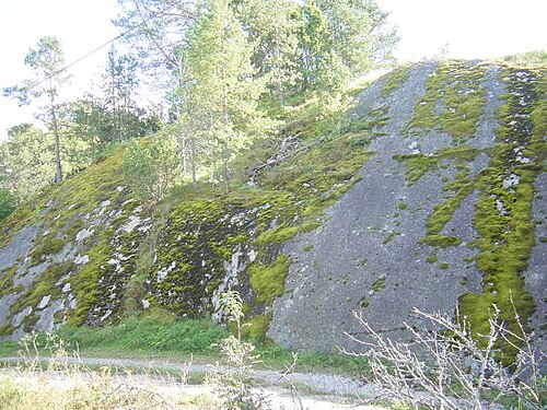 ステンベルガ城の岩山の急斜面