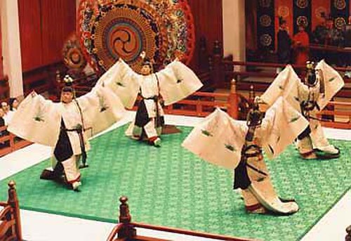 悠紀殿の儀式の際に行われる東日本の伝統的な踊り。
