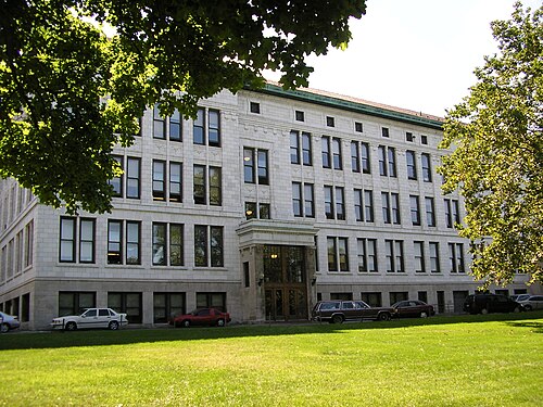 複数階建ての学校建物