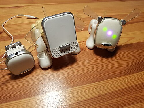 iDogおもちゃのさまざまなバージョンを示す写真