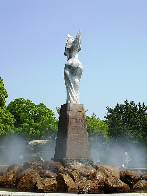甲山森林公園のオブジェ（2009年4月）