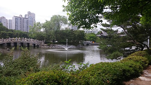 池の噴水（2015）