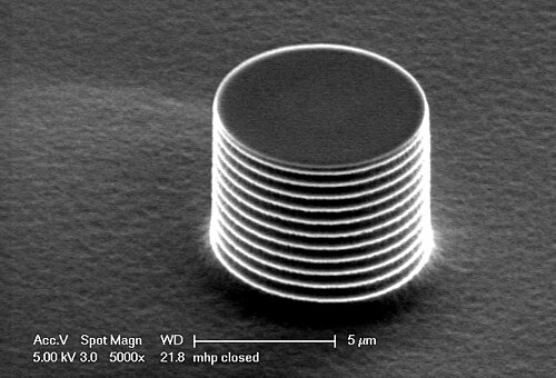 ボッシュプロセスで製造されたシリコンピラー