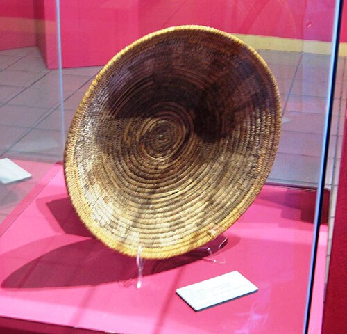 プンタ・チュエカの「コリタ」バスケットがメヒカリのUABC文化博物館に展示されている