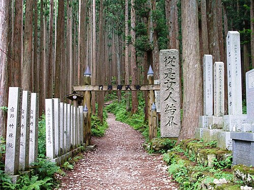 大峯山寺への参道入口