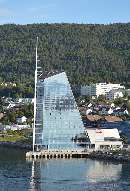 2017年に建てられた16階建てのスカンディック・セイレット・ホテル