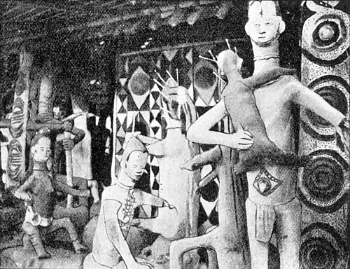 ムバリの家の中にある模型像の画像