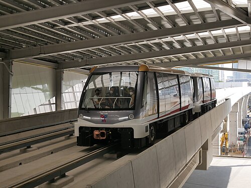 チャルンナコーン駅に接近するアルストム・イノビアAPM 300。