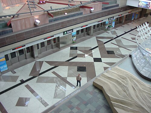 2008 年のコンコース A 駅の俯瞰図