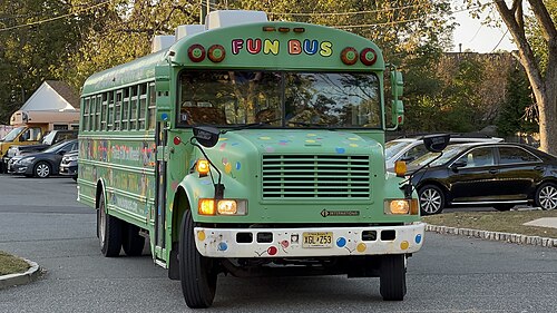 1997年製トーマス・インターナショナル3800は、ファンバス社のもとで移動式子供用ジムバスとして使用された。