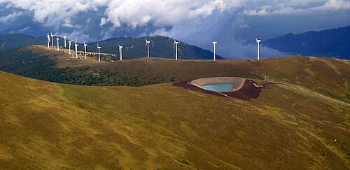 タウエルン風力発電所近くのスノーキャノン用池