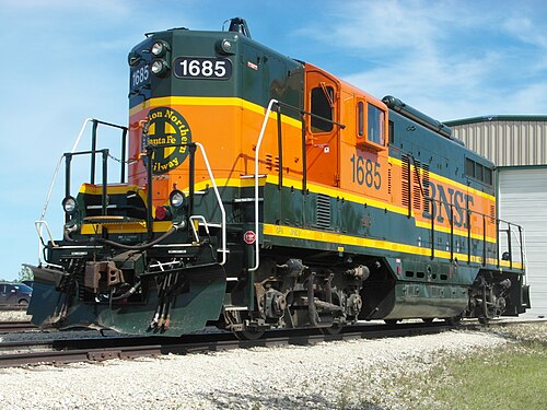 プレーリー ドッグ中央ヤードに停まっている、元 BNSF 1685 ハイ フード GP9。これは BNSF 名簿上の最後の GP9 でした。