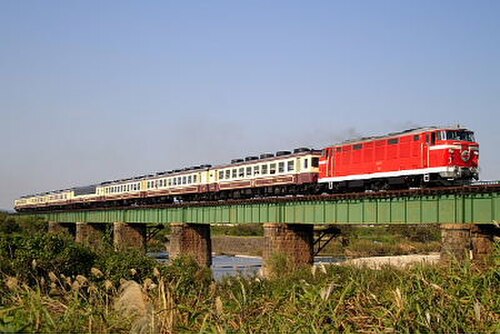 2006年11月にDD53ディーゼル機関車が牽引するばんえつ物語列車。DD53ばんえつ物語特別列車として運行された。