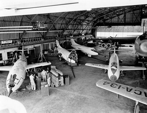 ドライデン飛行研究センターのNACA格納庫にあるこれらの航空機は、1950年代に行われていた研究活動の一部を示している。